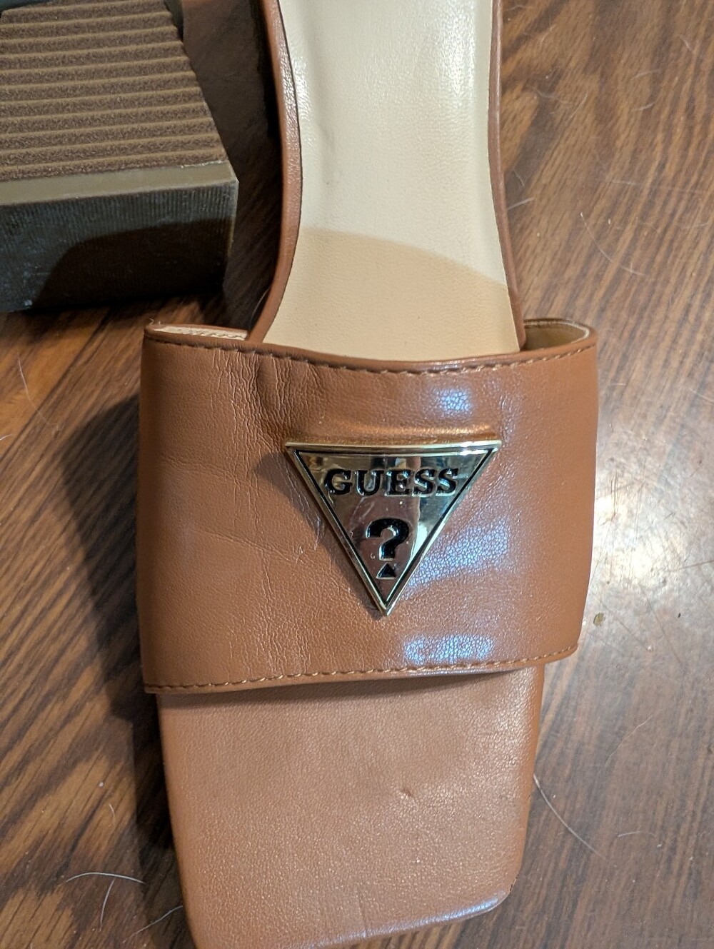Guess Tan Square Toe Block Heel Mule Sandals Logo Plaque Size 9.5 - Picture 4 of 4